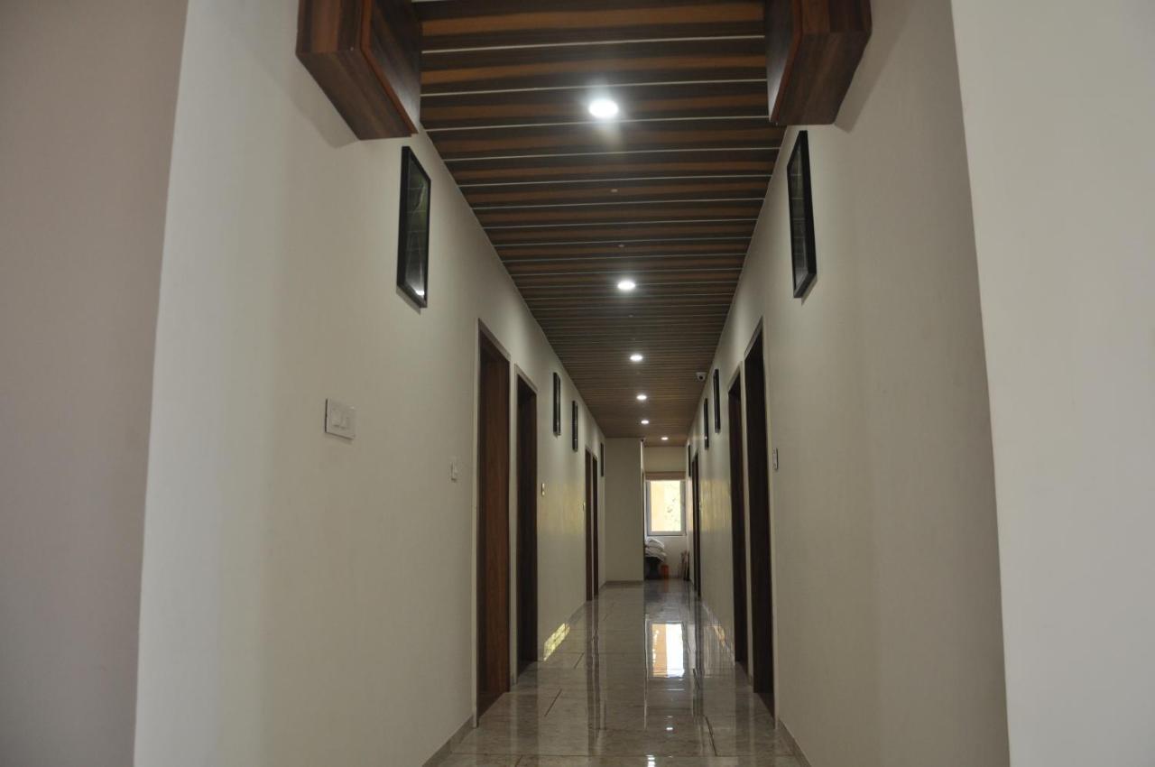 Hotel The Grand Shiva Gondal Екстер'єр фото